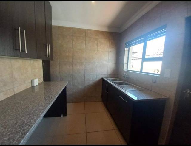3 BEDROOM PROPERTY TO RENT IN RASLOUW MANOR